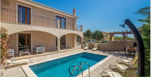 Krk attraktives Duplexhaus mit Swimmingpool