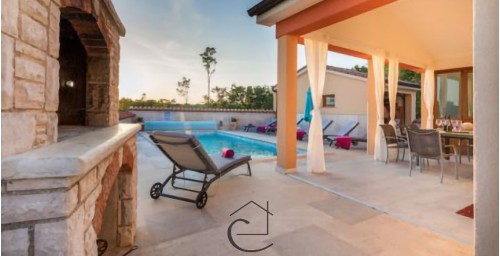 Beautiful house in nature, swimming pool, garage