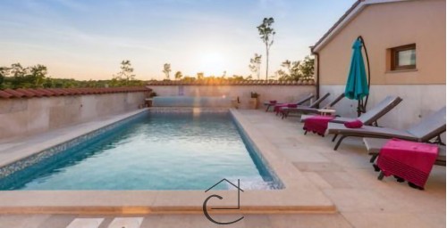 Beautiful house in nature, swimming pool, garage