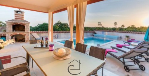 Beautiful house in nature, swimming pool, garage