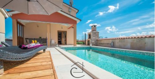 Beautiful house in nature, swimming pool, garage